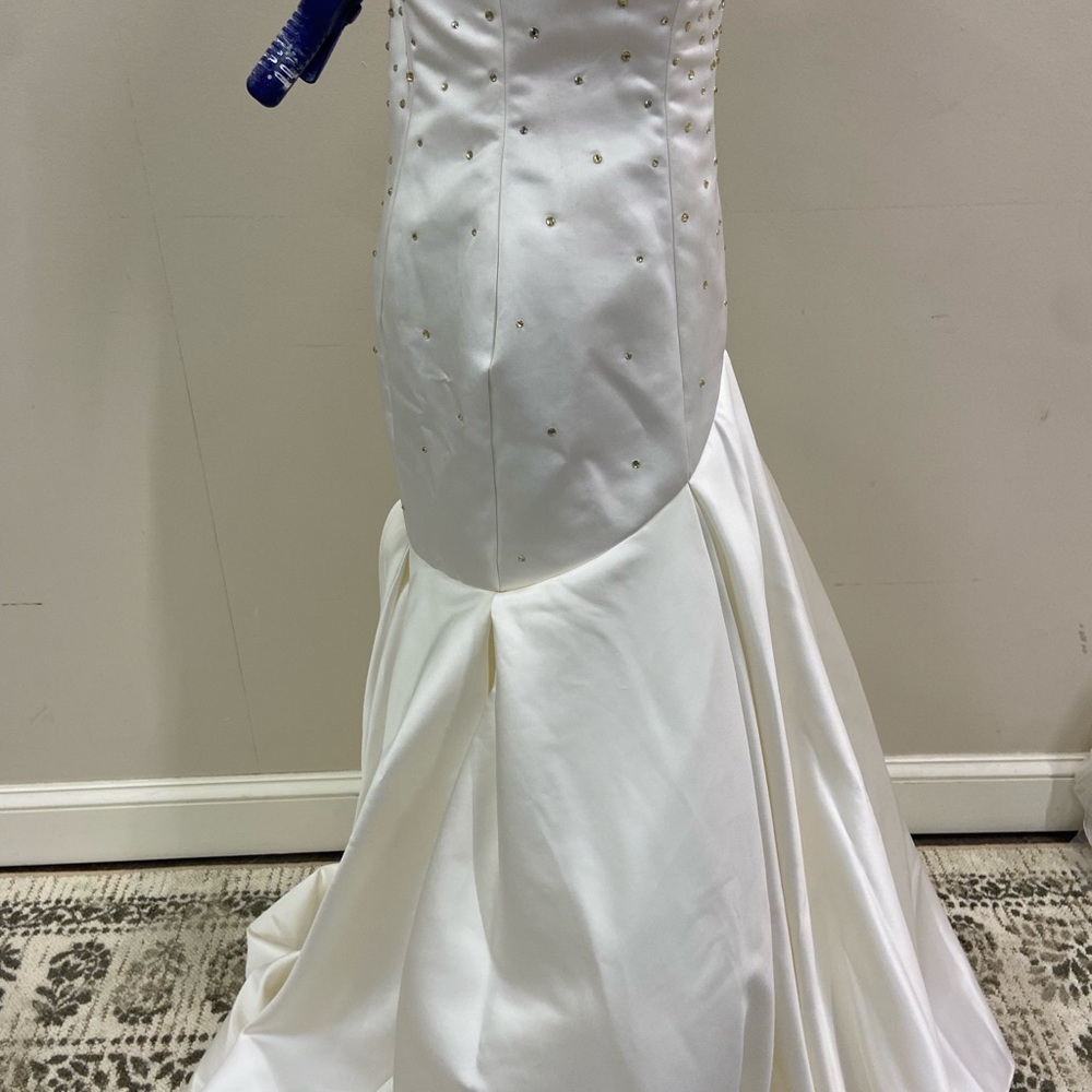 NWT Johnathan Kayne Wedding Dress. Size 8 - Picture 4 of 8
